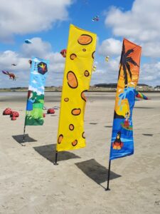 drei Banner am Strand